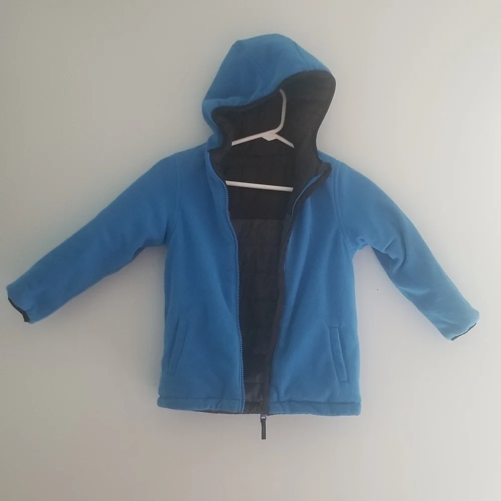 Boy's Free Country Reversible Hooded Puffer Jacket. Size M 5/6. 100% Polyester.